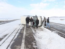 Minibüs takla attı: 1 yaralı